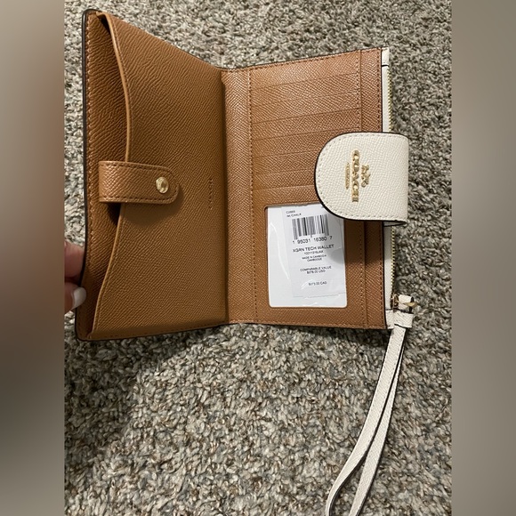 COACH WRISTLET WALLET! Excellent condition - Picture 2 of 2
